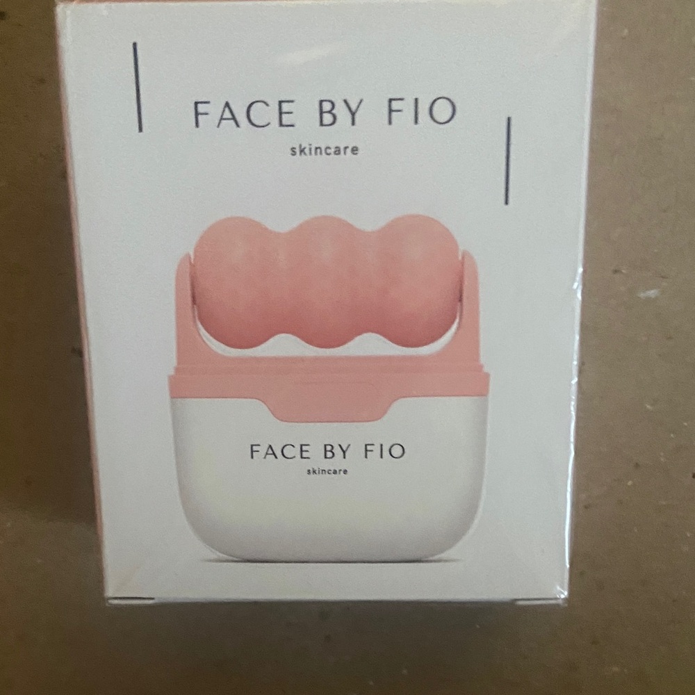 FACE BY FIO Skincare Facial Massage Roller - Pink & White